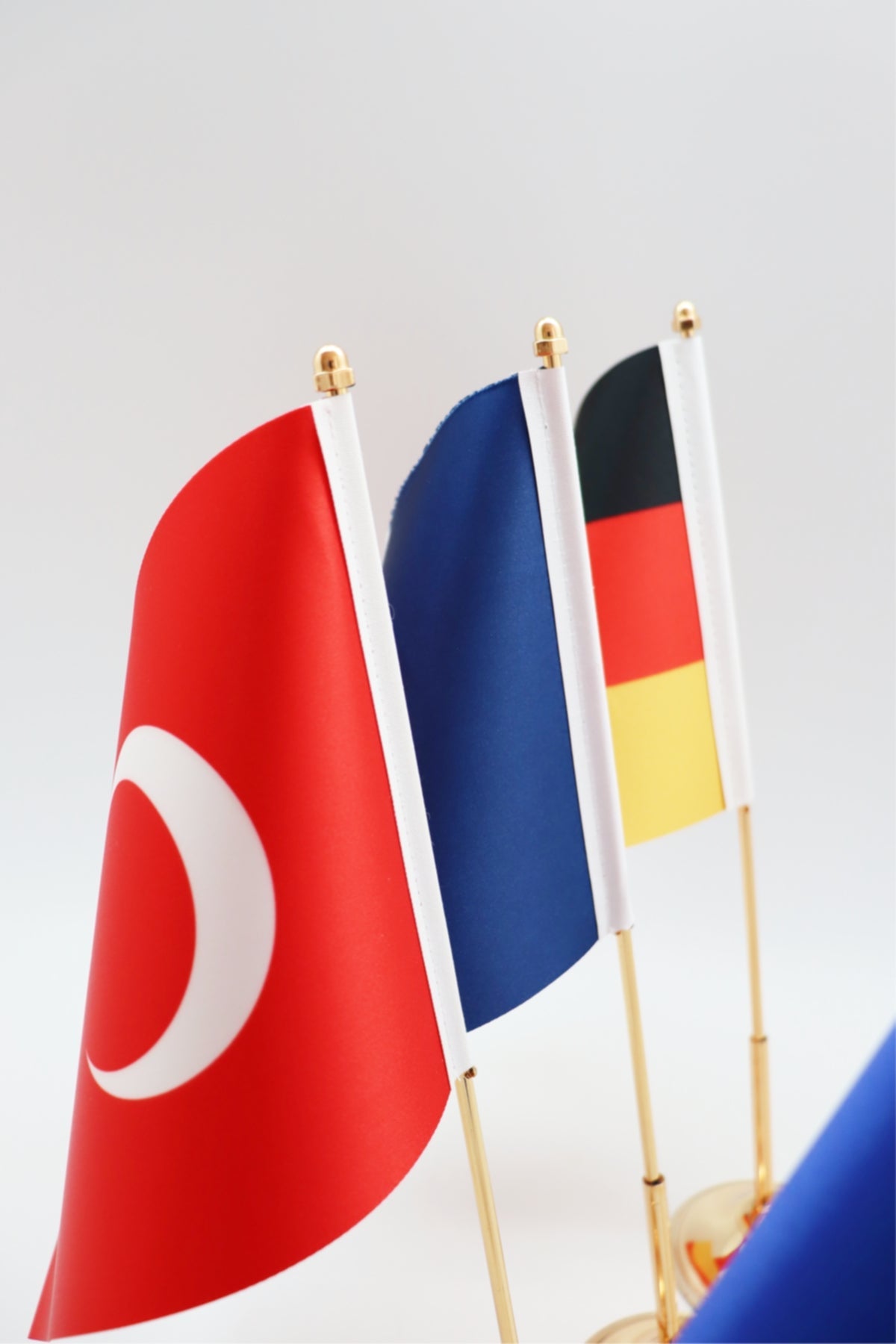 Avusturya ve Türkiye İkili Masa Bayrağı Seti uygulama örneği