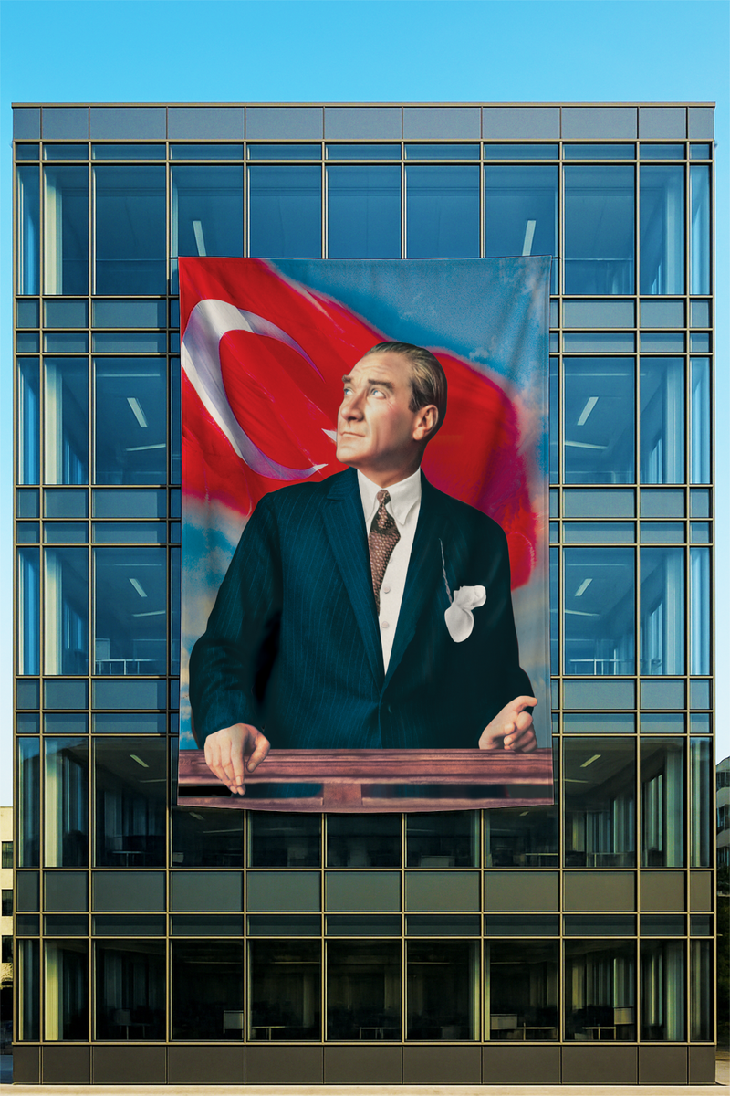 Raşel Kumaş Kürsüde Atatürk Posteri Açık Mavi Fonlu
