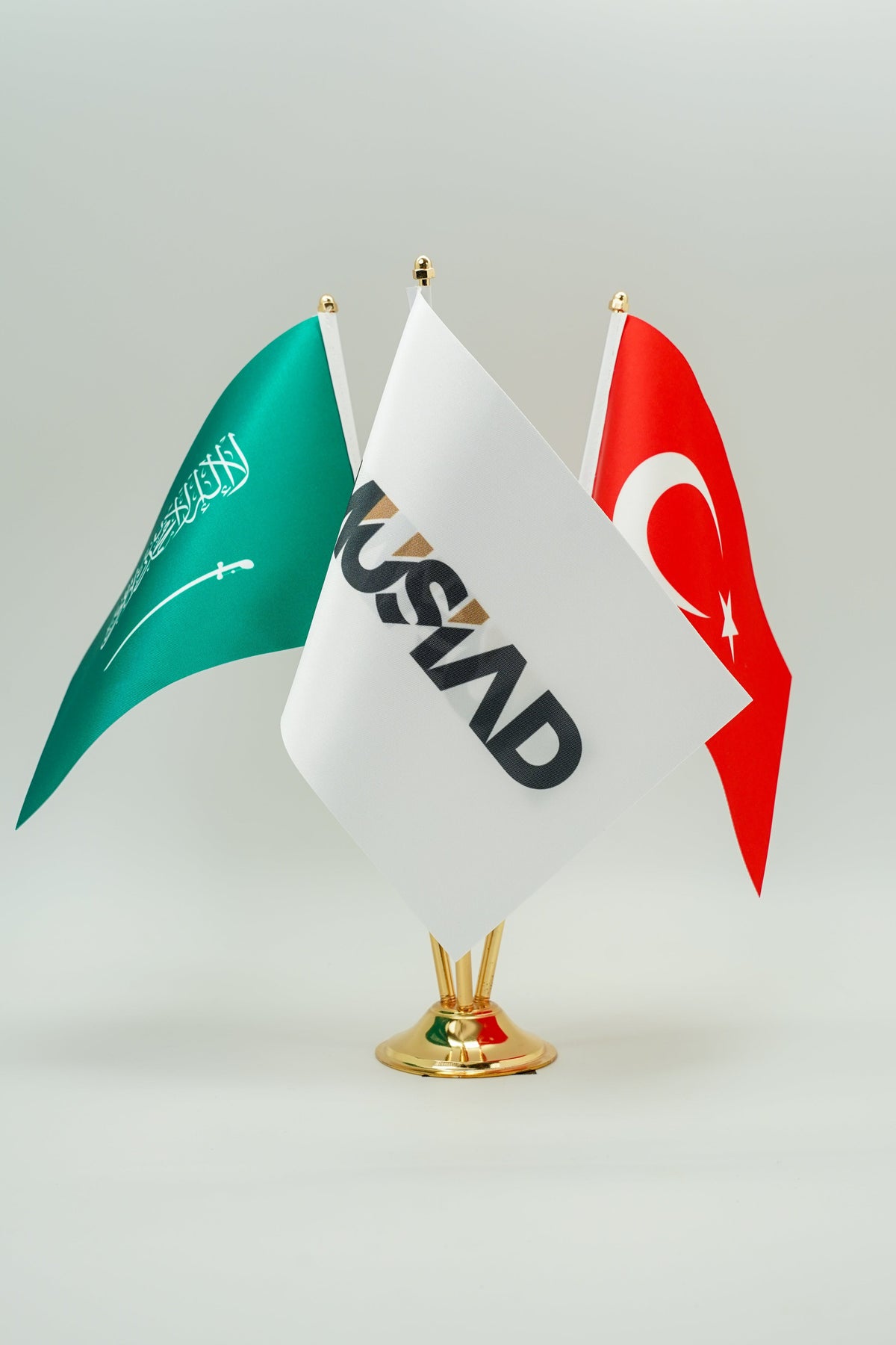 Üçlü Masa Bayrağı farklı açıdan görünüm