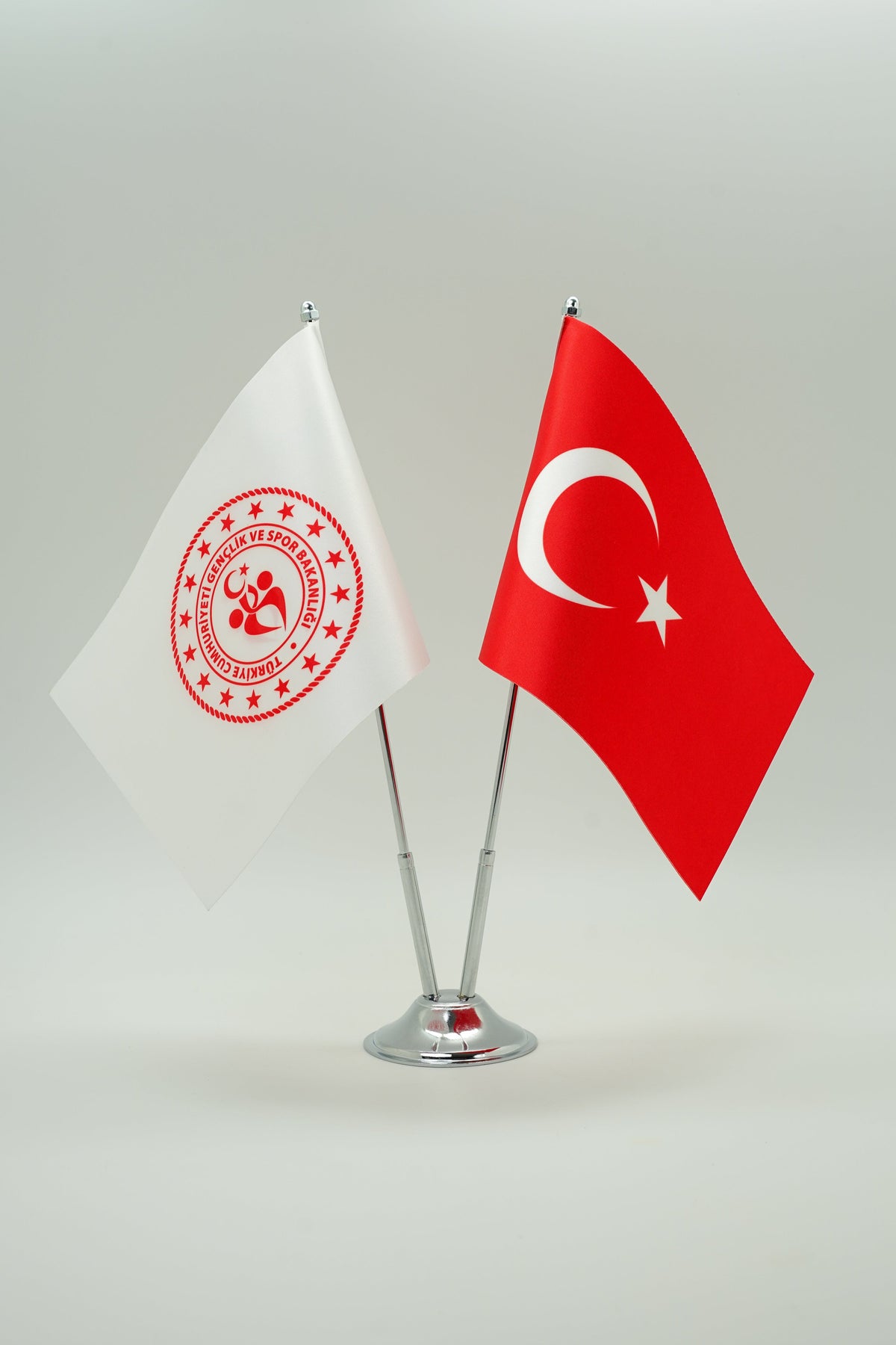 Logo Baskılı Türkiye Masa Bayrağı kurulum görünümü